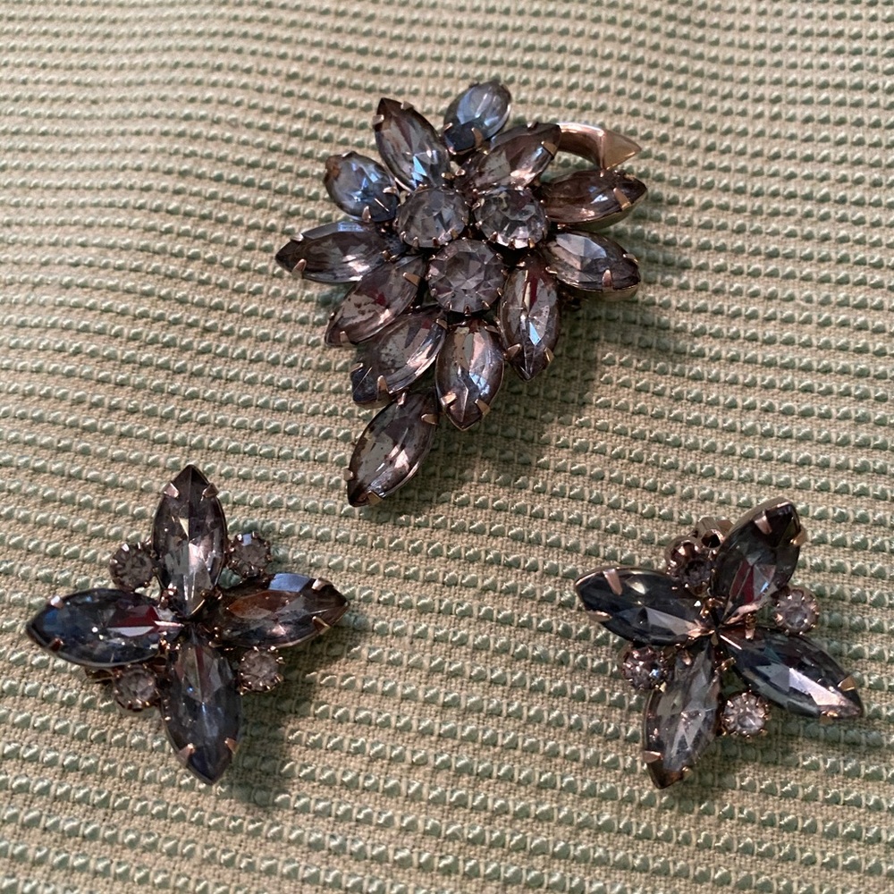 Brooch and earrings set unsigned Juliana D&E
